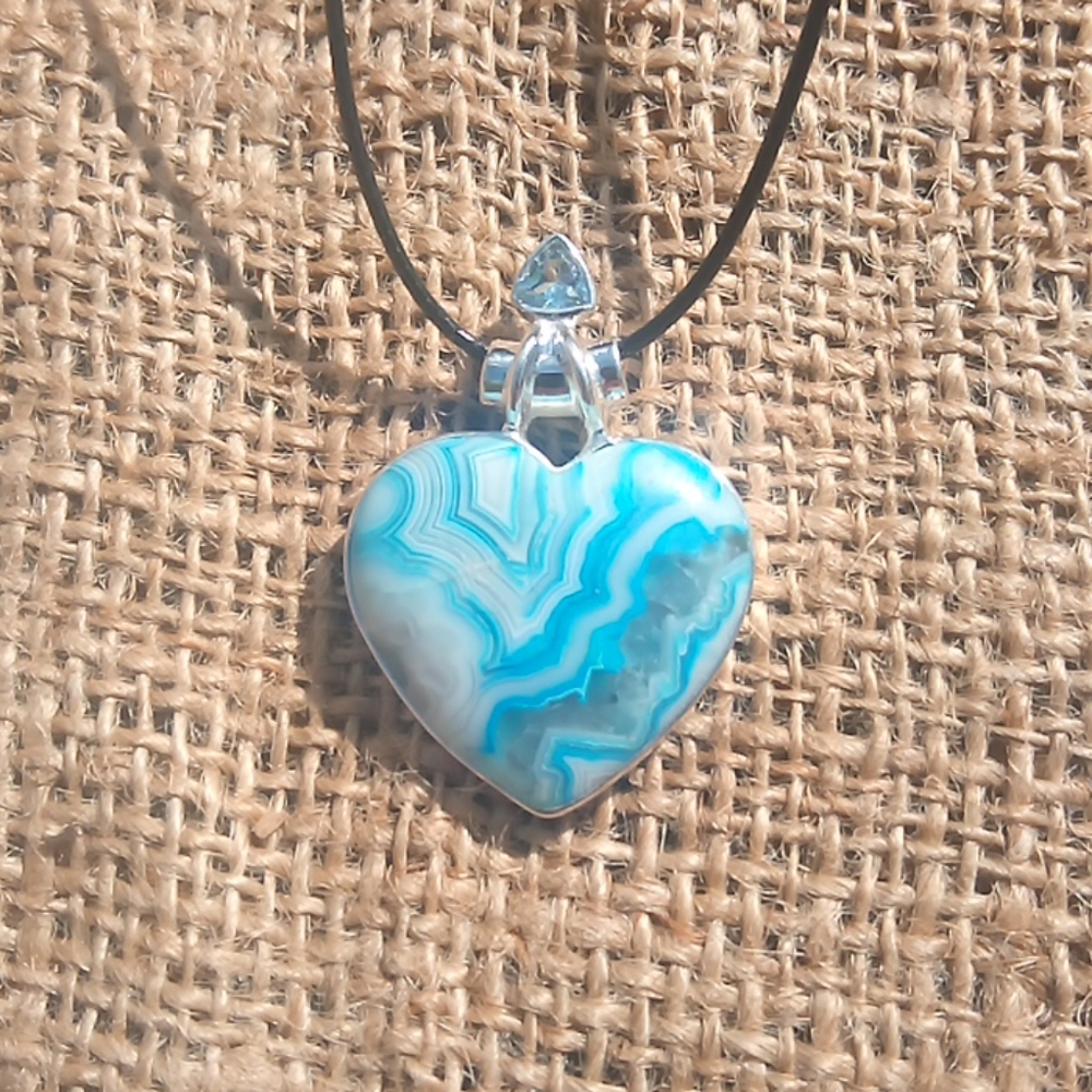 Hand Crafted Blue and White Heart Agate Pendant Necklace